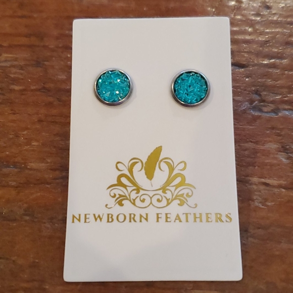 Newborn feathers geode earrings clearance